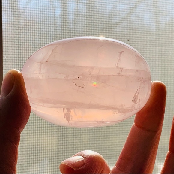 5.08oz Rose Quartz Madagascar FreeForm Palmstone - Picture 5 of 7